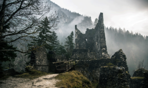 Abandoned-castle-ruins-in-the-forest-5GC42NH